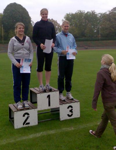 Sieg für LG-Wurfas Andrea Böinghöff. Die 17Jährige Athletin gewann beim traditionellen Werfertag in Gladbeck den Diskuswettkampf.