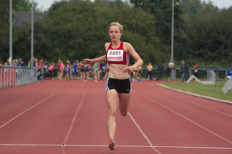 Eine "intensive Unterdistanzeinheit" über die 100m für Kerstin Schulze Kalthoff. Sie wird Dritte in der U20.