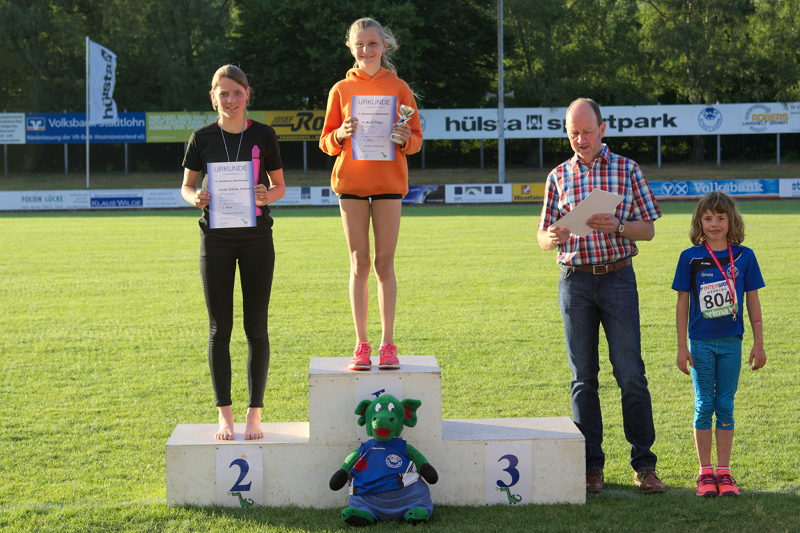 Zum ersten Mal lief Annika Schulze Kalthoff die 2.000m Strecke. Dafür erhielt sie am Ende sogar noch die Silbermedaille hinter Jil-Marie Flieger von der LSF Münster.