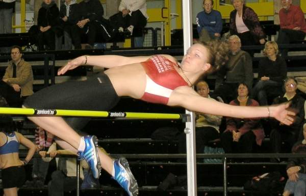 Sarah beim Sprung über 1,54m