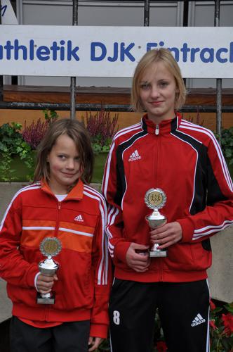 Erfolgreicher Tag für die Geschwister Annika und Kerstin Schulze-Kalthoff. Beide erreichten Platz drei in ihrer Altersklasse über 1.000m.