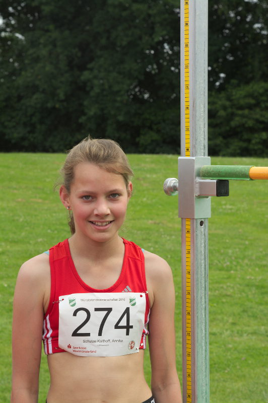 Mit 1,51 Meter übersprang Annika Schulze Kalthoff fast ihre Körpergröße. Das zwölfjährige Talent gewann sowohl im Hochsprung und Ballwurf die Münsterlandmeisterschaft. Foto: az