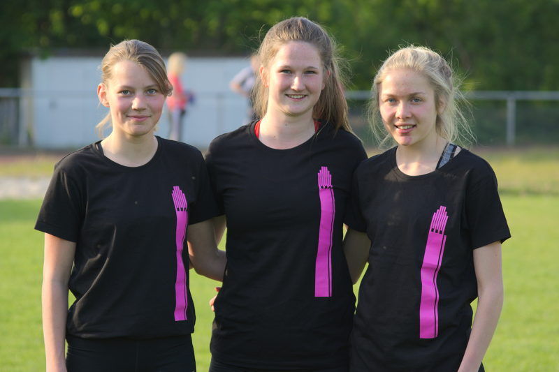 So sehen Sieger aus. Ein Trio, vier Münsterlandtitel: (v.l.) Annika Schulze Kalthoff, Jana Riermann und Carla Weiser.