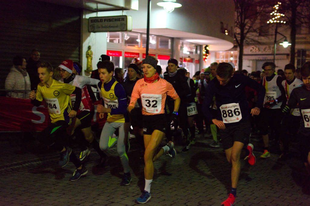 Start frei für den abschließenden 5 km Lauf um 20:15 Uhr  beim Wintercitylauf in Ahlen 