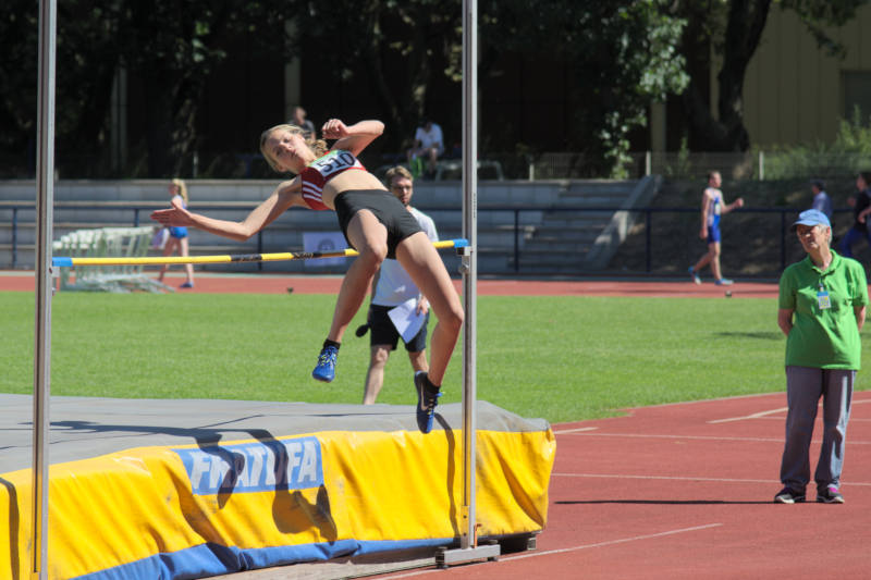 Bereits Im ersten Versuch floppte die Rosendahlerin Annika Schulze Kalthoff über 1,58 Meter.