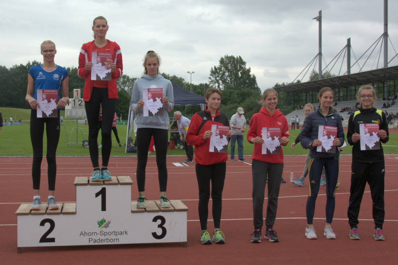 Hochsprung-Siegerehrung der weiblichen Jugend W14 im Ahorn-Sportpark Paderborn.