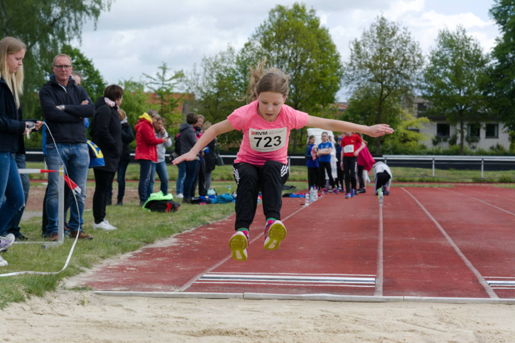 Mit 3,22 m springt Lena Kerkhoff eine neue persönliche Bestleistung.