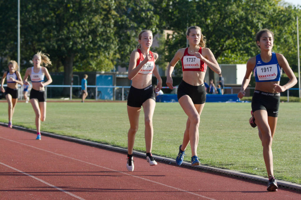 Bis 150m vor dem Ziel hielt Annika das Tempo für Lisa Kerkhoff hoch. Mit 2:43,03 min wurde sie dann Vizemeisterin über die 800m.