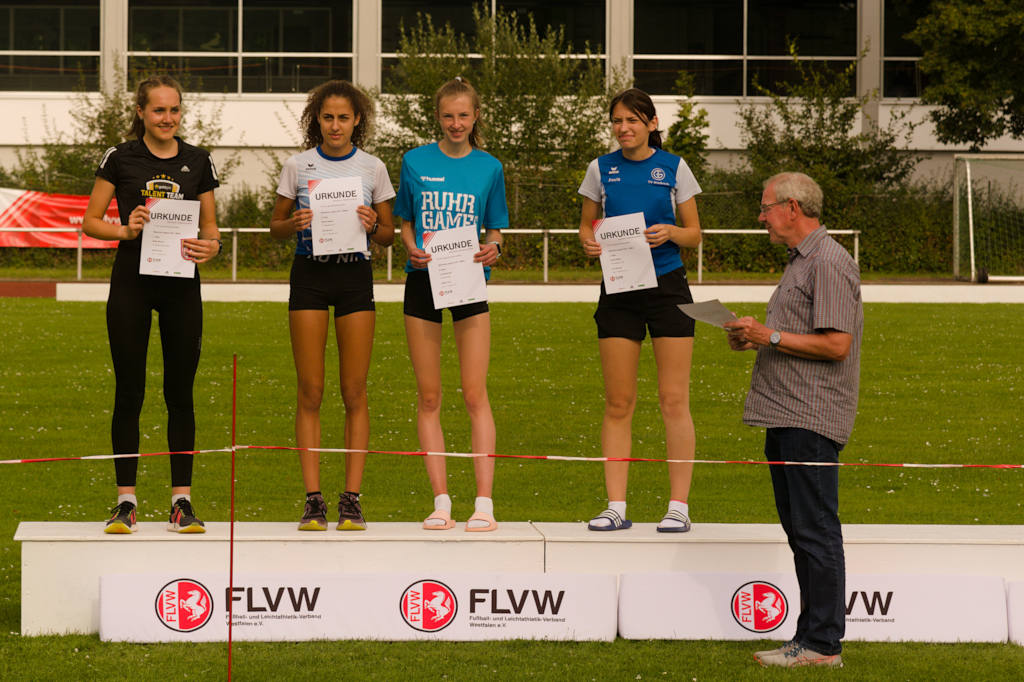 Platz drei für Lisa Kerkhoff im 1.500m Lauf der weiblichen Jugend U18