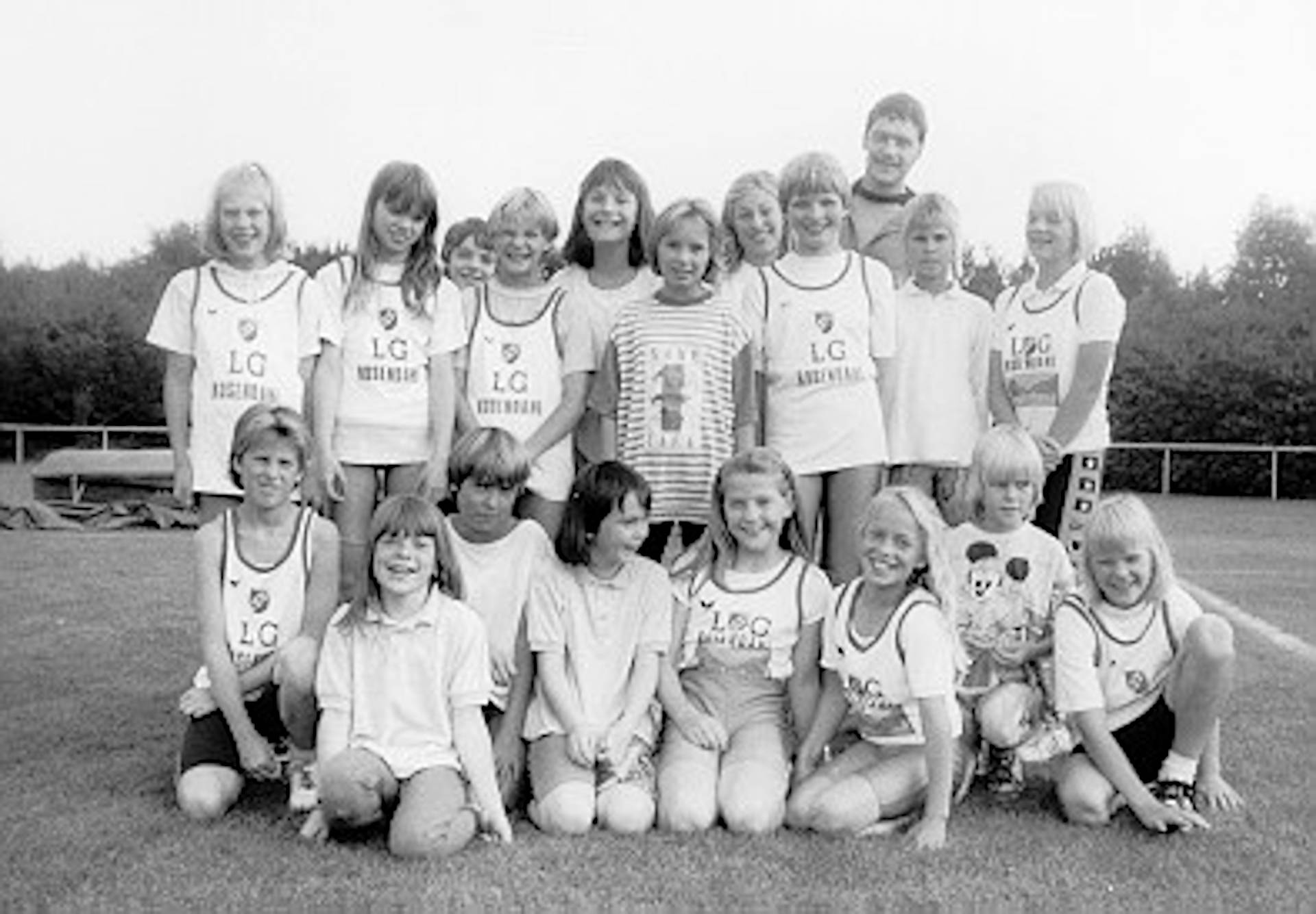 Ein Bild von 1991 mit den erfolgreichen Mädchenmannschaften beim DSMM Finale.