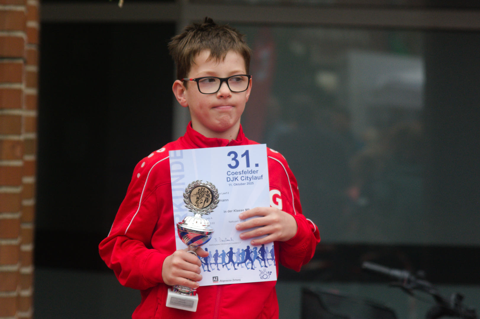 Am Ende der zweiten Runde zündete er noch einmal seinen Turbo und sicherte sich den Pokal für den dritten Platz.