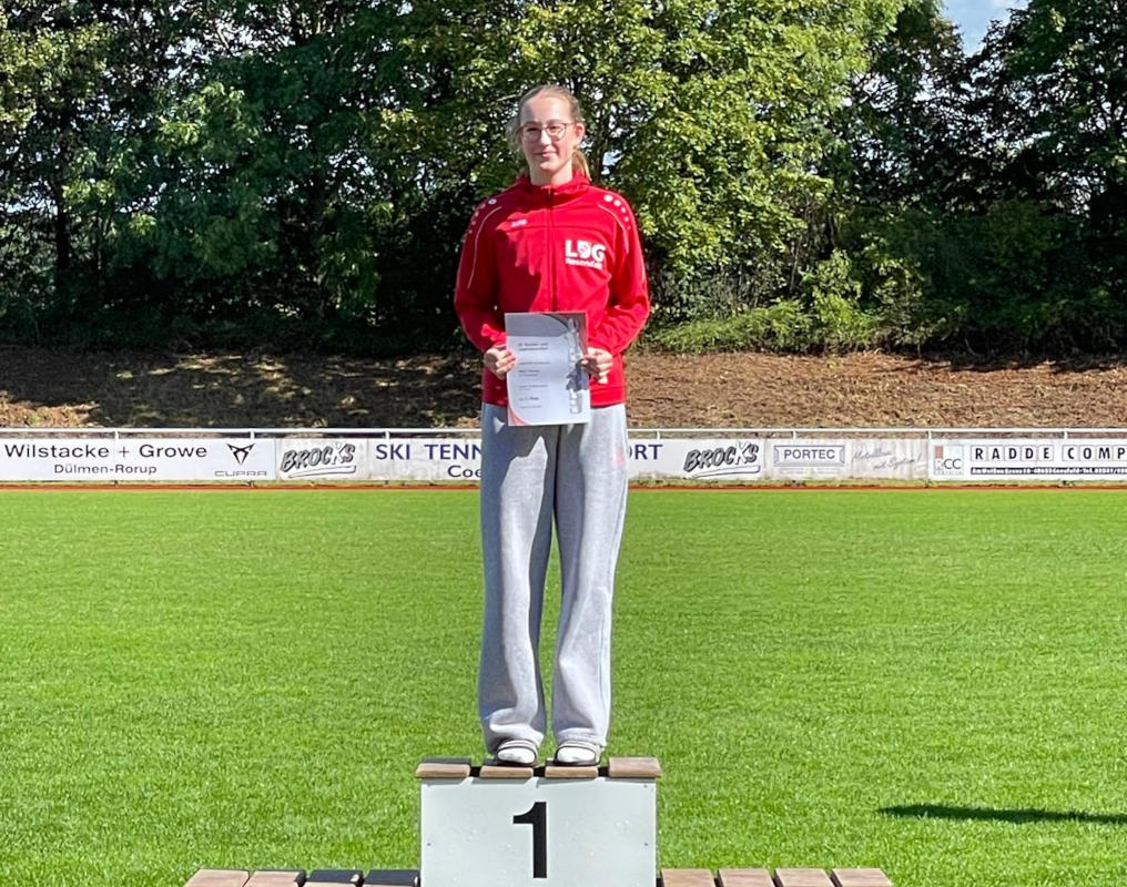 Sehr erleichtert war gleich zu Beginn Marja Thiering im Hochsprung. Hatte sie in den letzten Wettkämpfen immer wieder Probleme im Hochsprung, lieferte sie diesmal eine fast blitzsaubere Serie ab und verbesserte ihre persönliche Bestleistung auf  1,46 m. Auch die nächste Höhe von 1,49 m war nicht ganz aussichtlos