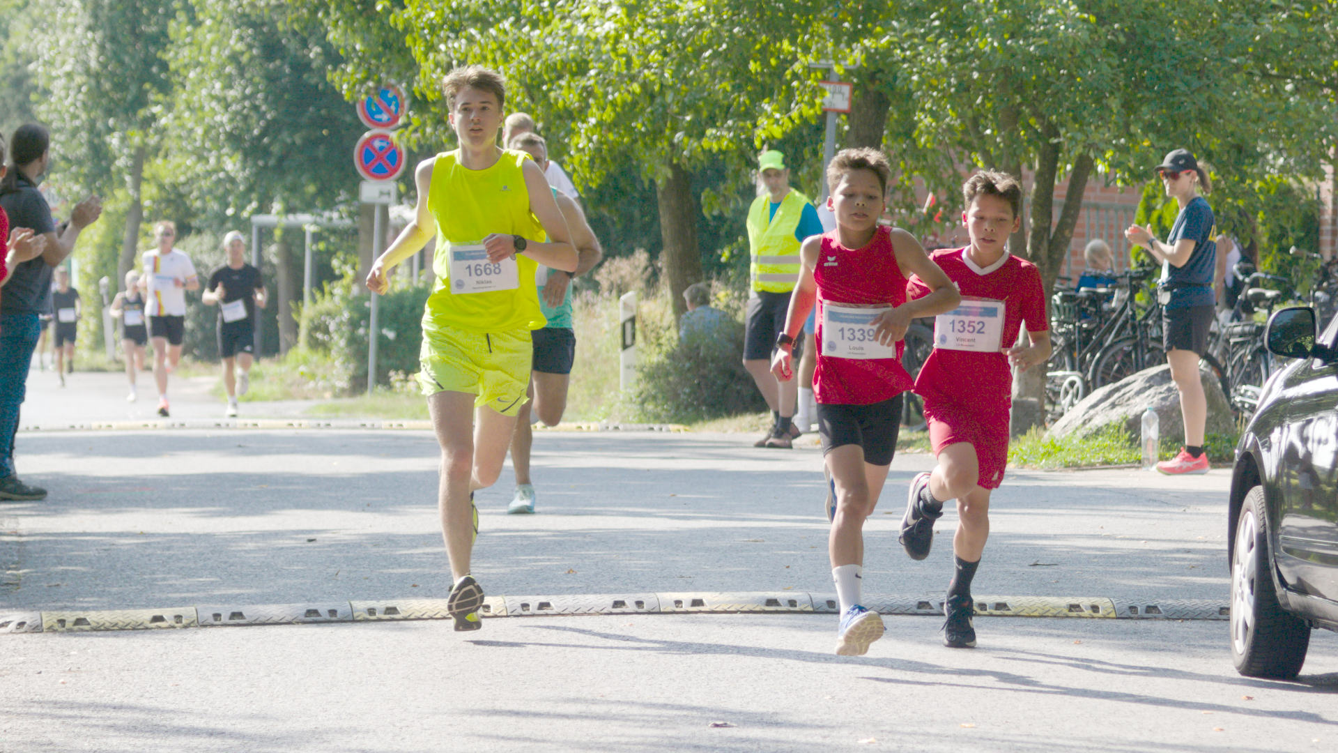 Immer im Gleichschritt trifft man zur Zeit die Louis und Vincent auf der Laufstrecke an.