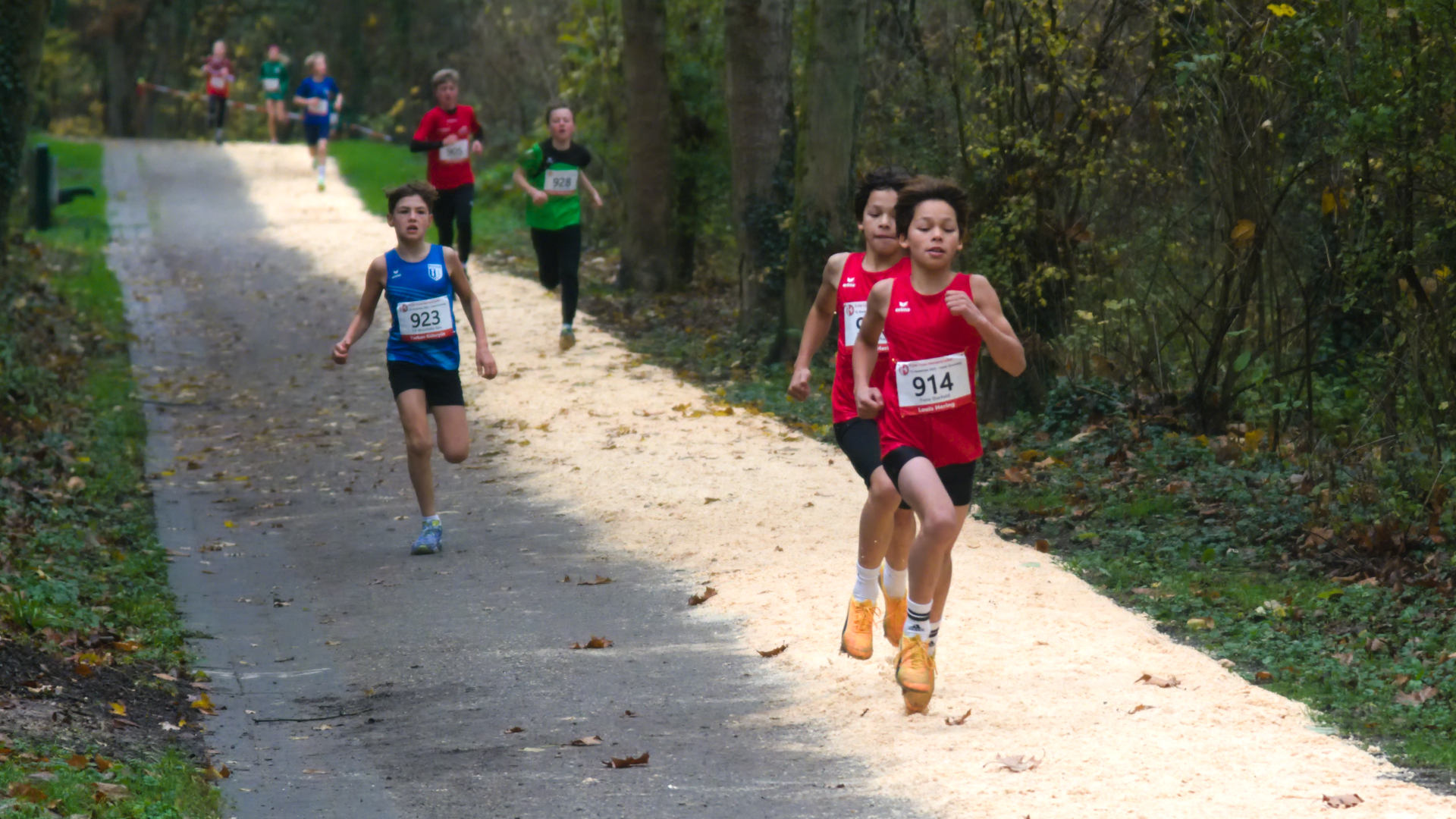"Die Zwillinge sind wieder unterwegs" konnte man an mehreren Stellen auf der Strecke im Nachwuchsrennen hören.