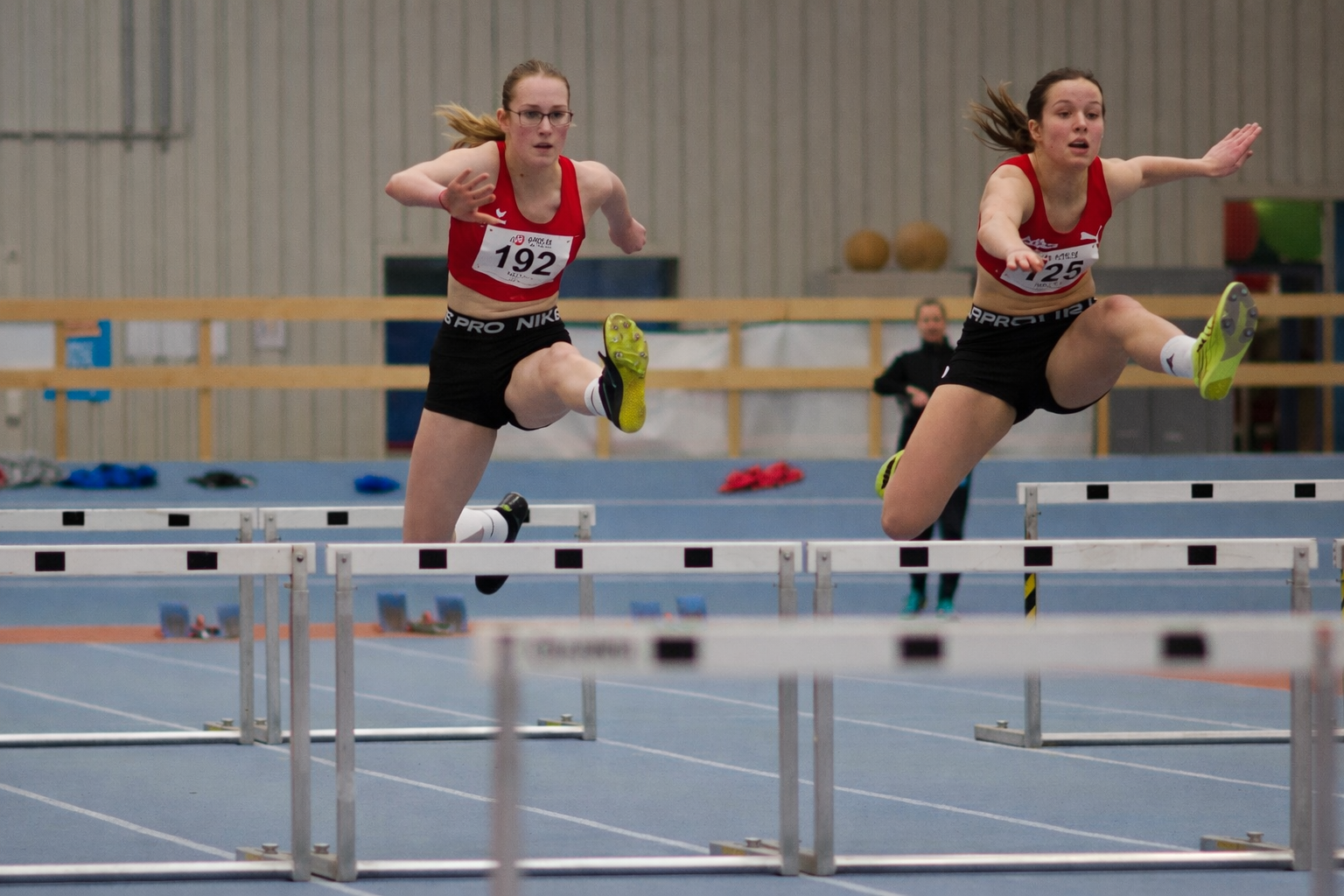 Mit 11,12 Sekunden stellte Marja (links) eine neue persönliche Bestzeit über die 60m-Hürden auf .