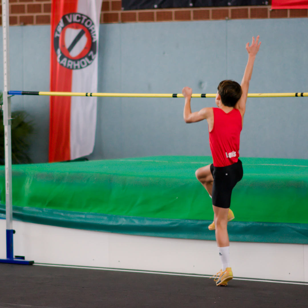 Zweiter Versuch über 1,44 m für Louis - Ein teschnisch sehr sauberer Sprung, aber es fehlte der Abstand zur Latte