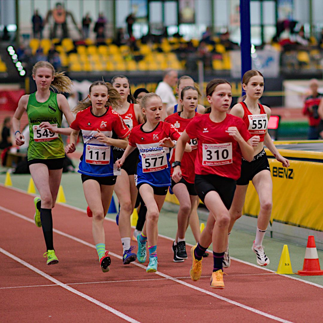 Eigentlich wollte Sophie-Marie (310) das Rennen von weiter hinten angehen. Aber nach 100 Metern lag sie gleich ganz vorne im Feld